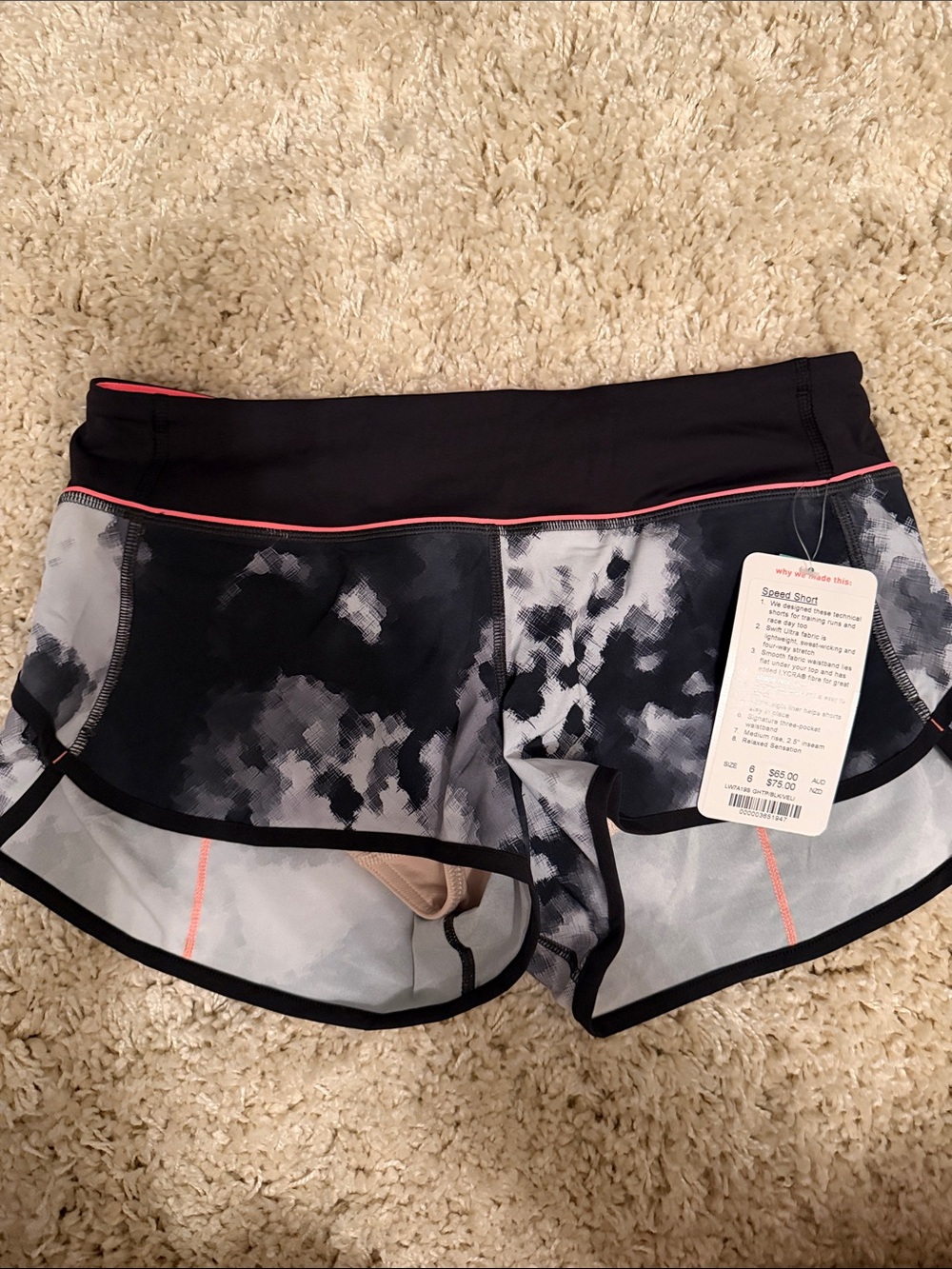 Lululemon Speed Short
Blooming Pixie Black White / Very Light Flare